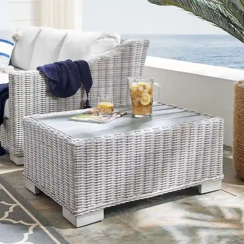 Table basse d'extérieur en rotin tressé